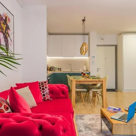 Modern Close To Points Of Interest Apartament
