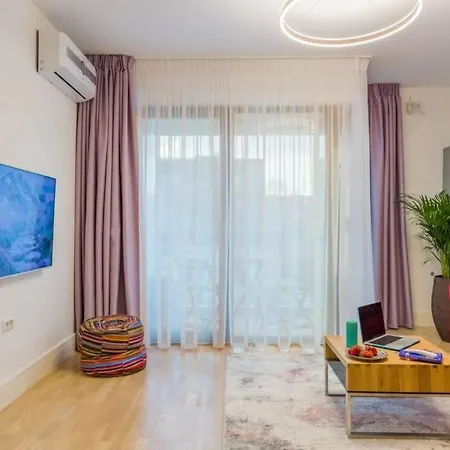 Modern Close To Points Of Interest Apartament