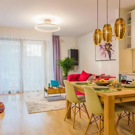Modern Close To Points Of Interest Apartment