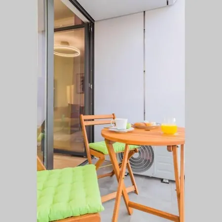 Apartment Modern Close To Points Of Interest